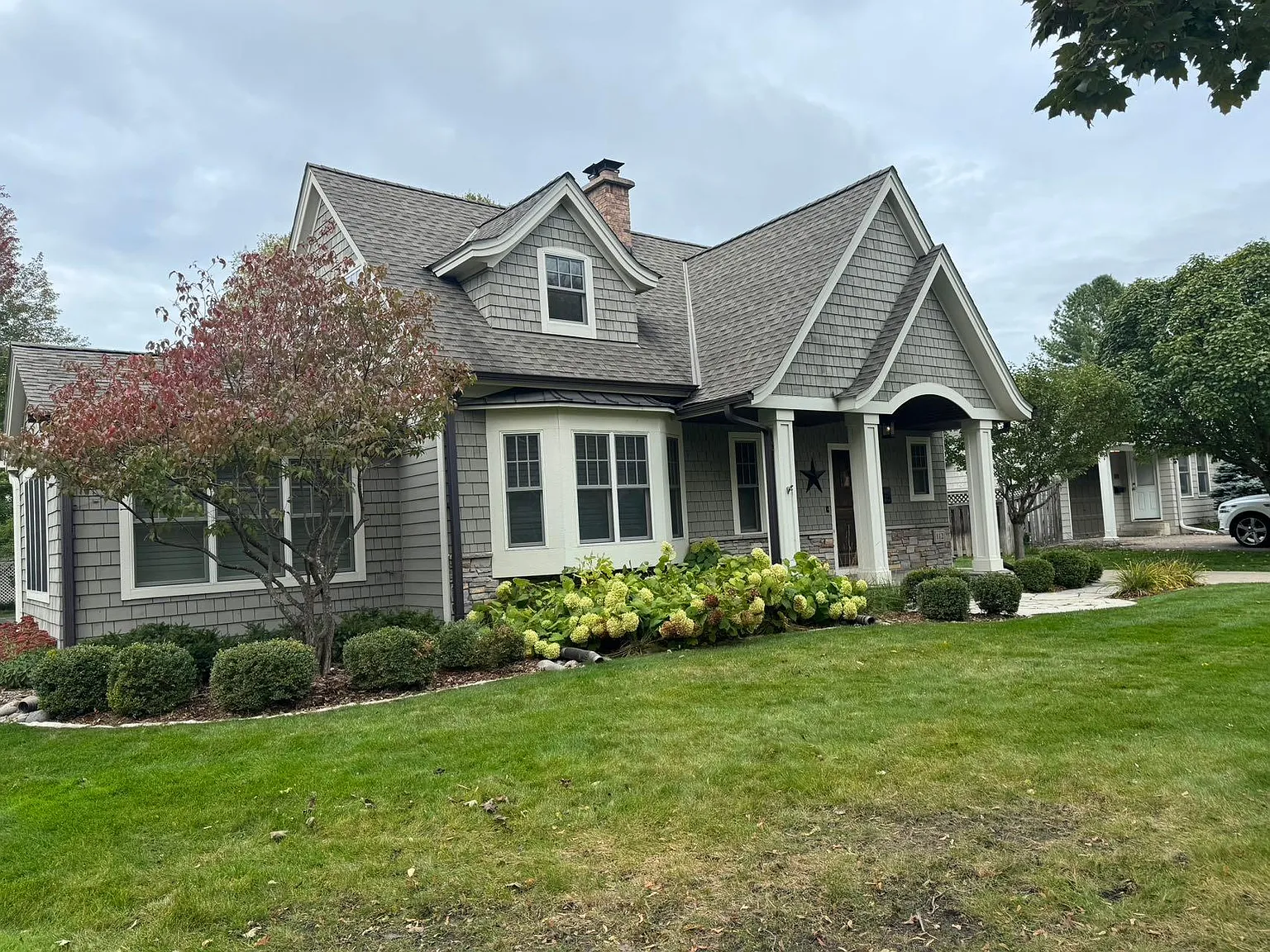 4 bed, 3774 sqft, $5,400 — Photo 2