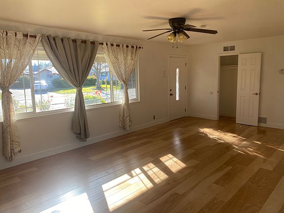 5th image of 8917 Rosewood Dr