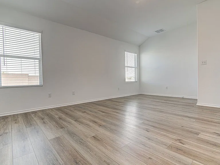 361 Madrid St — Photo 18