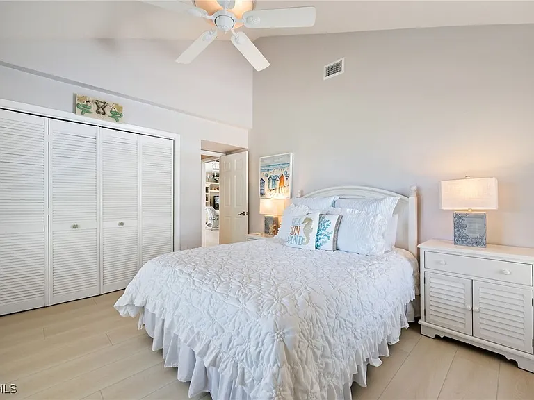 424 Lagoon Dr — Photo 21