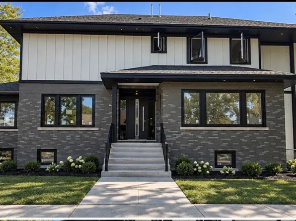 5255 W Belle Plaine Ave, Chicago, IL 60641