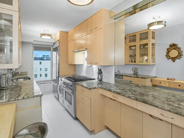 1050 5th Avenue image 10 of 14