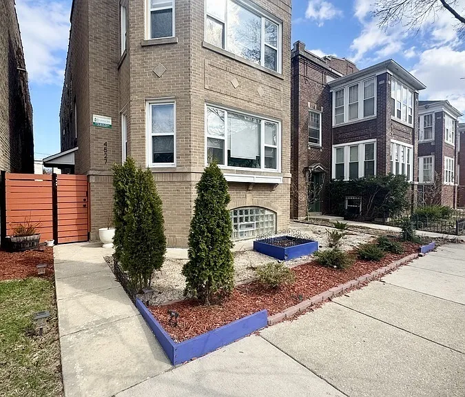 4527 N Troy St #F — Photo 1