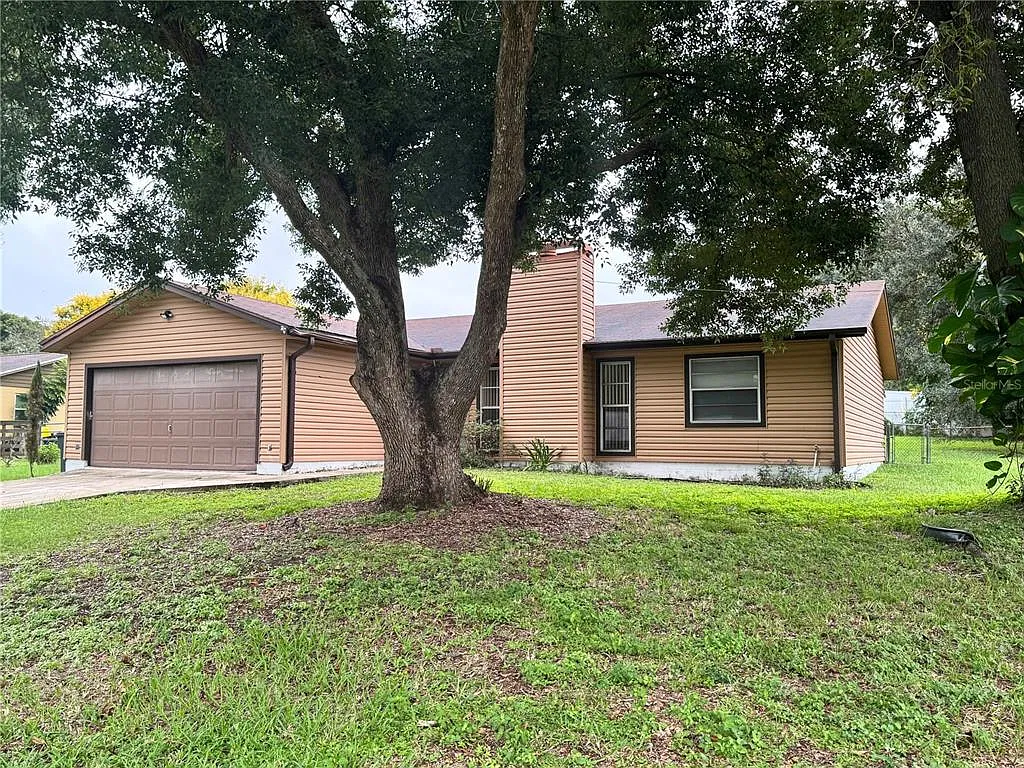 3 bed, 2.0 bath, 1424 sqft, $2,000 — Photo 2