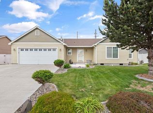 7911 Snoqualmie Dr, Pasco, WA 99301