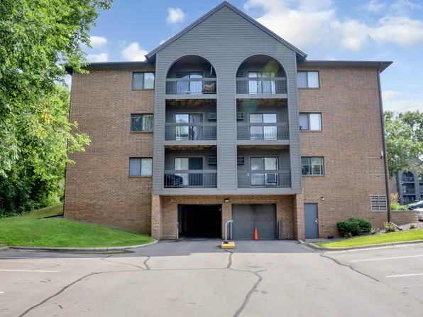 The Woodlands of Minnetonka Apartments