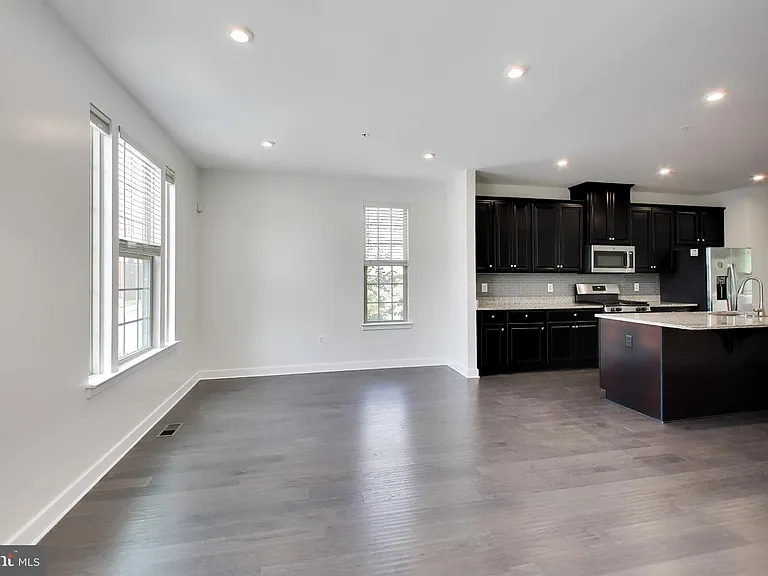 8012 Spring Arbor Dr — Photo 6