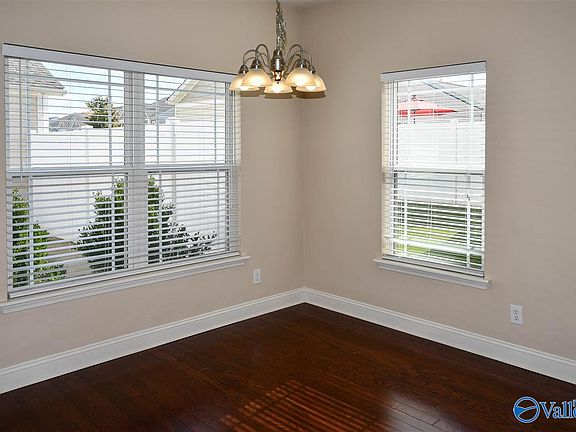 5th image of 412 Promenade Dr SW