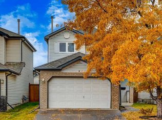 168 E Mount Apex Grn SE, Calgary, AB T2Z2V5