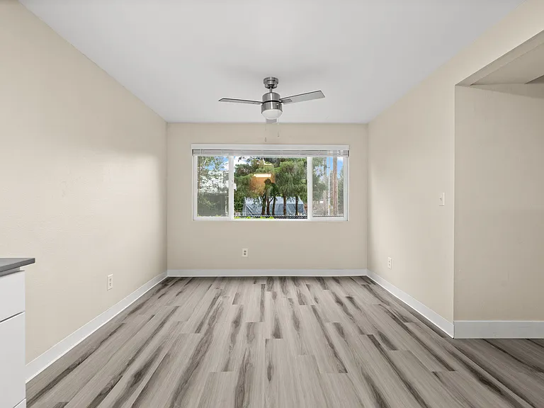 Creekside Apartments — Photo 14