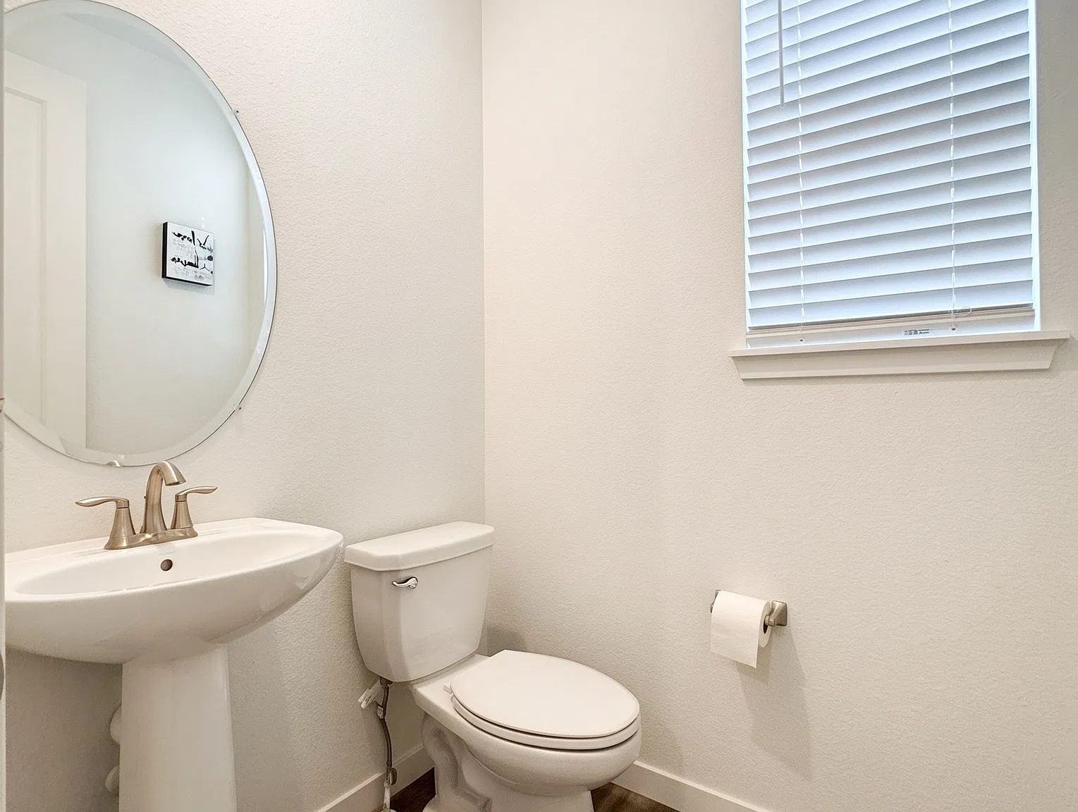 4 bed, 2.5 bath, 2422 sqft, $3,300 — Photo 4