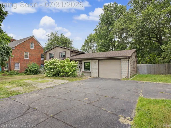 2368 W Walton Blvd, Waterford, MI 48329