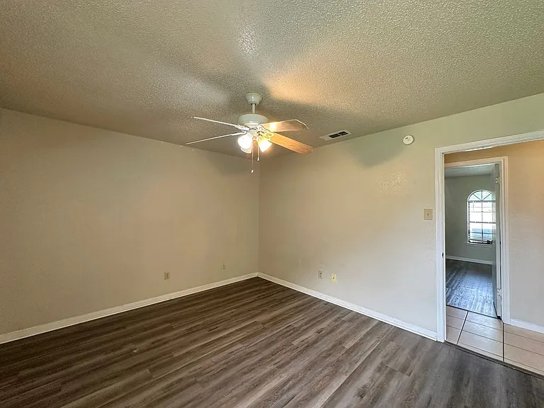 109 S Brook Dr — Photo 36
