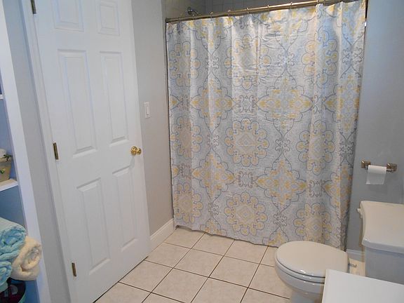 Large Full Bathroom