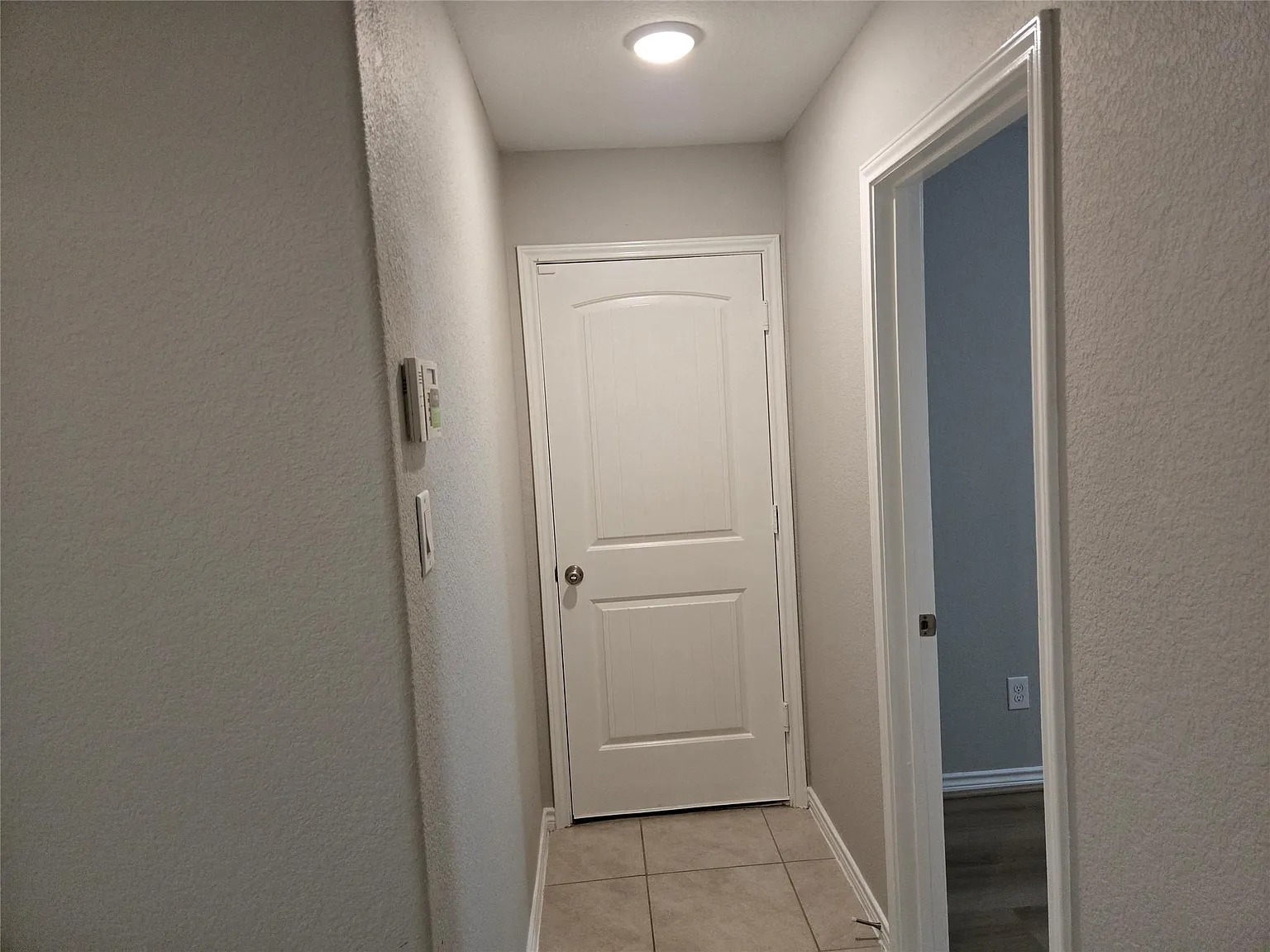 4 bed, 2.0 bath, 2032 sqft, $2,200 — Photo 3