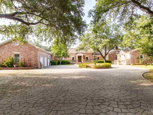80 Duncan Ave, Gulf Breeze, FL 32561