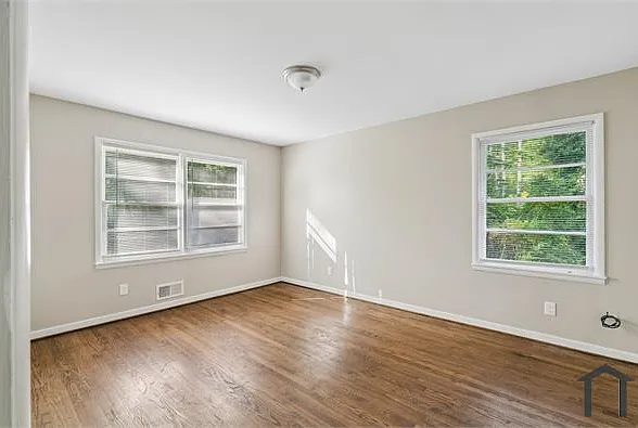 2616 Wood Dr NE — Photo 3
