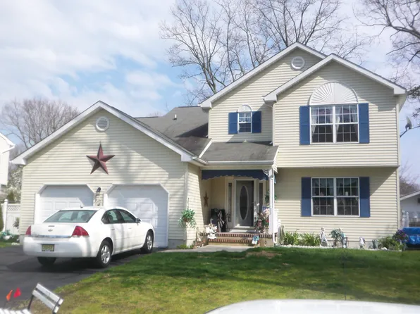 33 Camden Dr, Brick, NJ 08723