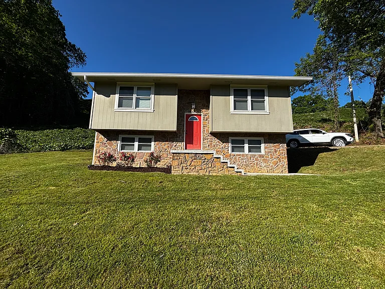 204 Windsor Ln — Photo 21