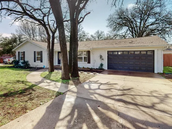 613 W Hillcrest St, Keene, TX 76059