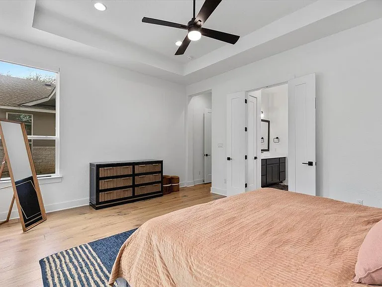 101 Onion Creek Ln — Photo 16