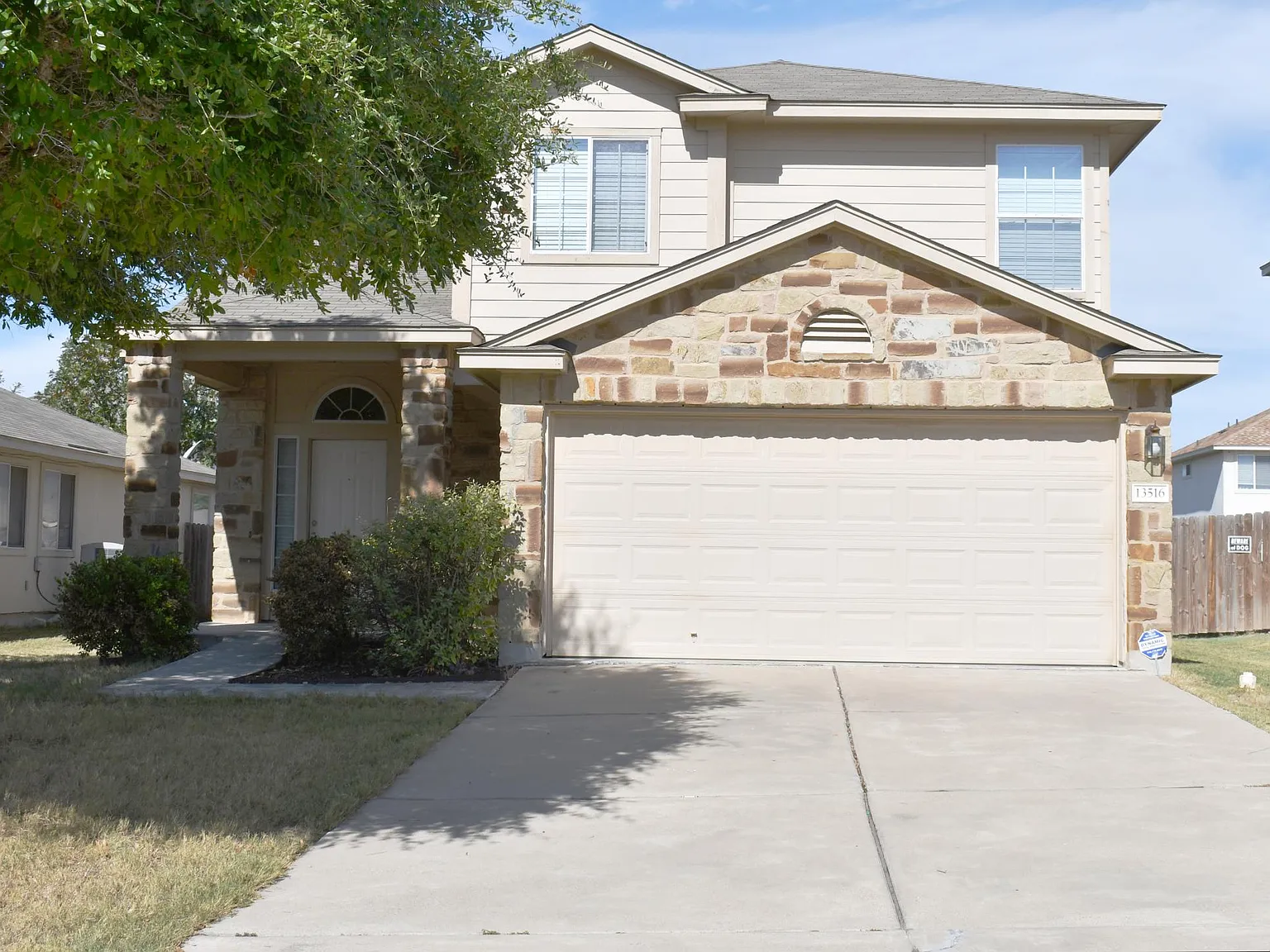 4 bed, 2.5 bath, 2482 sqft, $2,195 — Photo 1