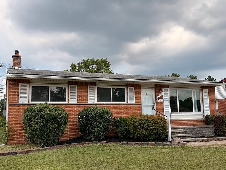 29594 Maplewood St — Photo 2