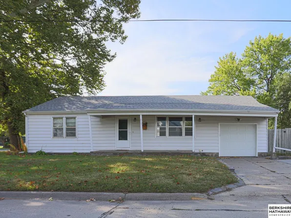 219 E Charles St, Valley, NE 68064