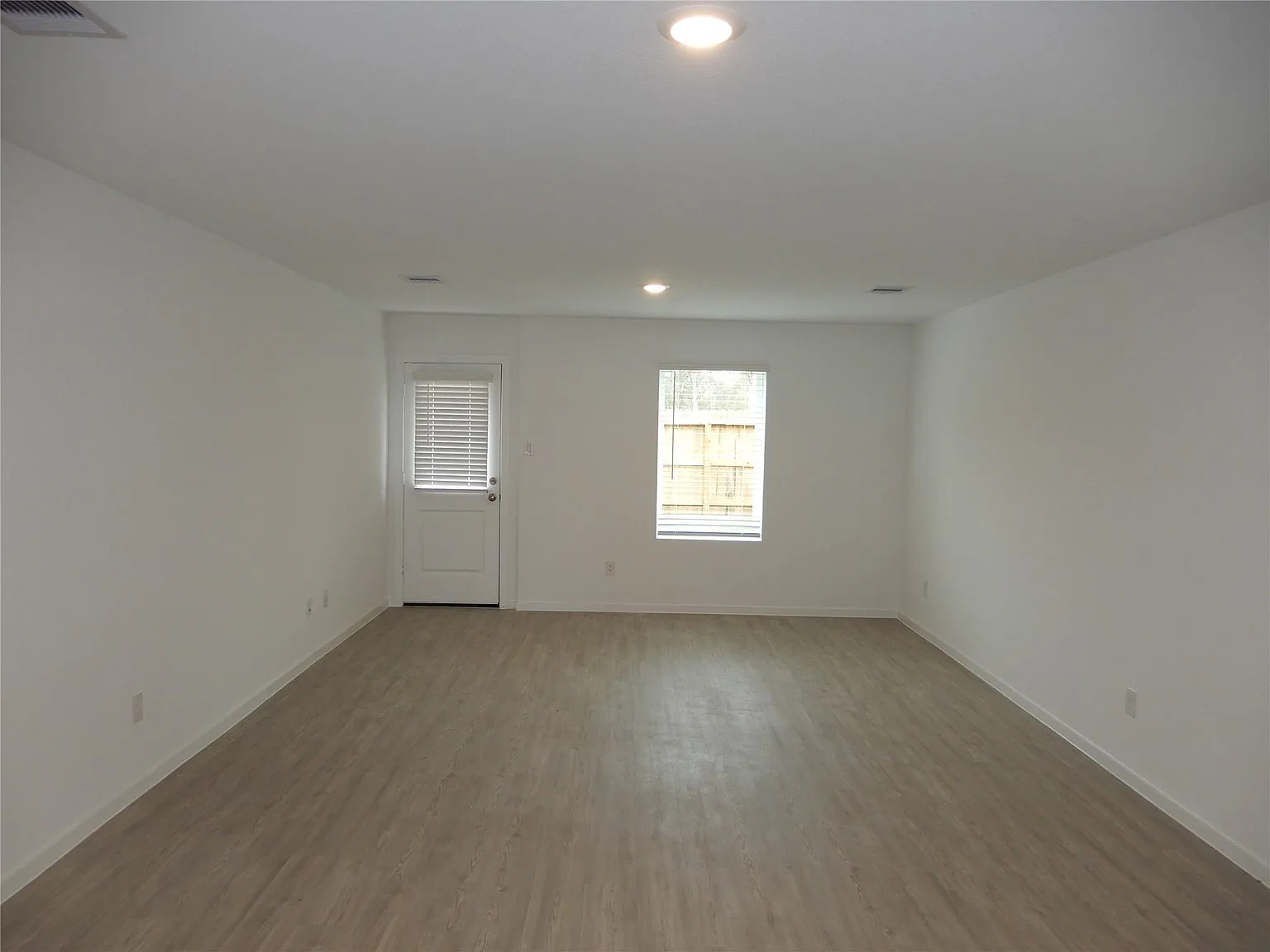 4 bed, 2.5 bath, 1535 sqft, $1,750 — Photo 2