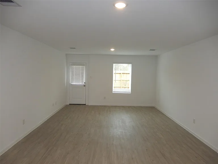 21369 Carosella Dr — Photo 2