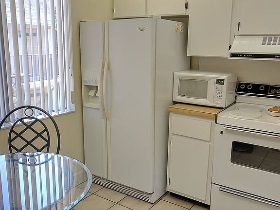 5th image of 134 Palm Dr APT 2