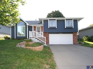 3930 Paxton Dr, Lincoln, NE 68521