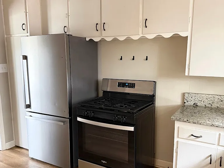 2673 S Sandusky Ave — Photo 17
