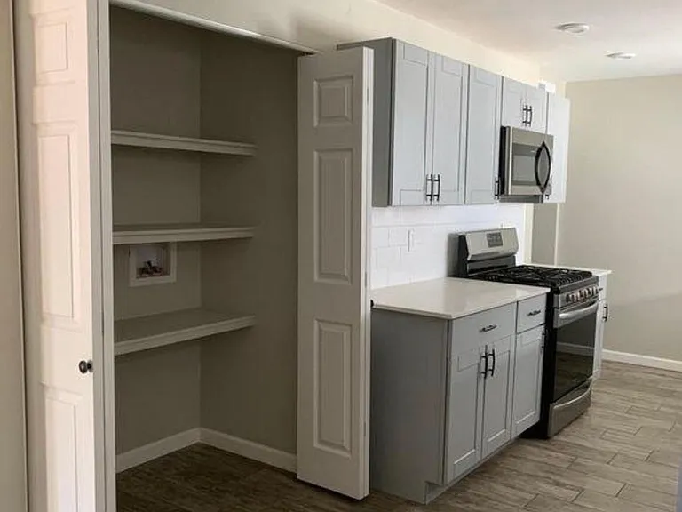 1104 E Hampton St #1 — Photo 8