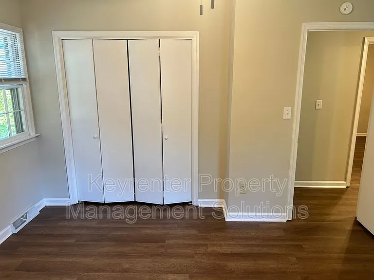 510 Shore Rd — Photo 28