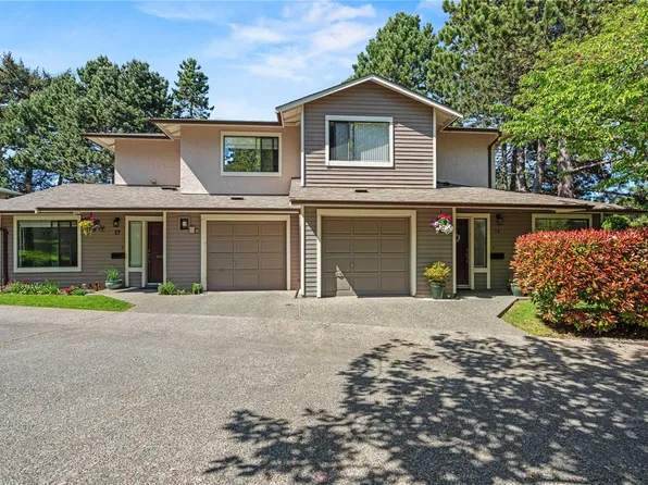 1309 McKenzie Ave #18, Saanich, BC V8P 2M1