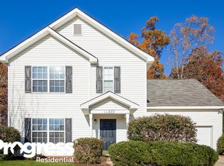11833 Silvercrest Dr, Charlotte, NC 28215