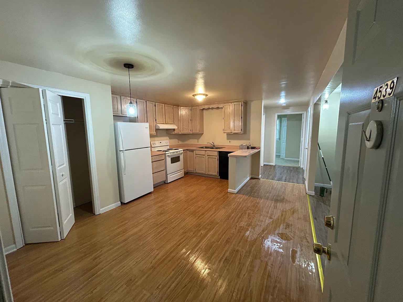 2 bed, 935 sqft, $1,175 — Photo 1