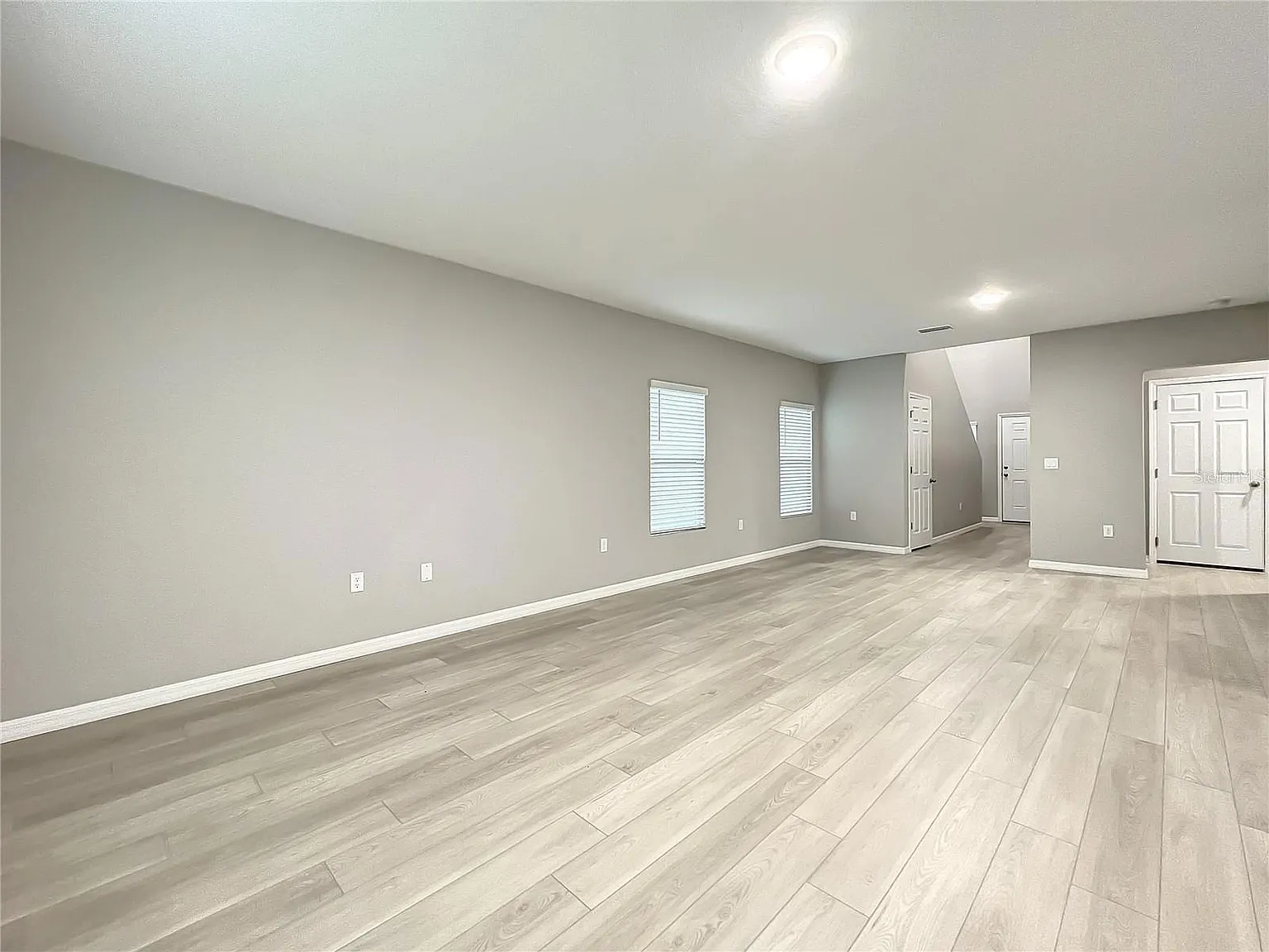 5 bed, 2470 sqft, $2,600 — Photo 2