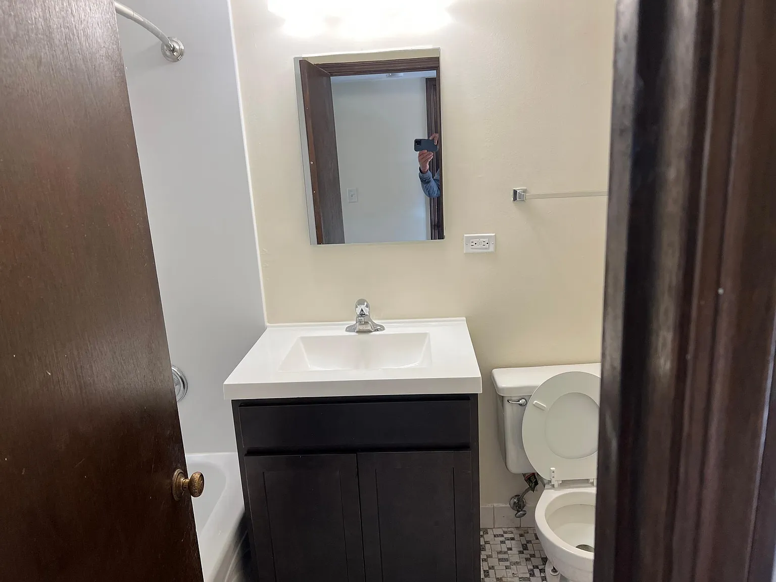 2 bed, 850 sqft, $1,600 — Photo 1