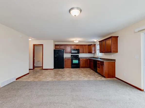 4276 Estate Dr S, Fargo, ND 58104