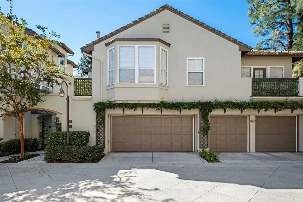 2 bed, 1170 sqft, $5,200 — Photo 1