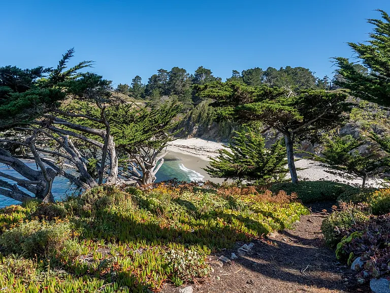 100 Highway 1 — Photo 32