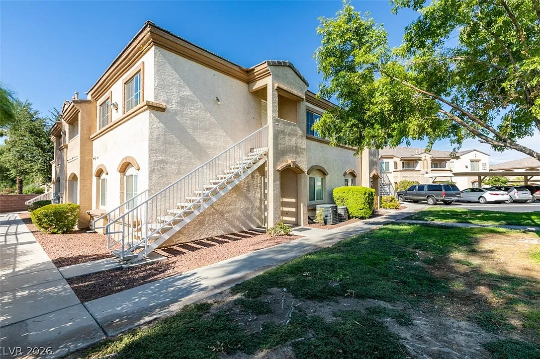 3400 Cabana Dr — Photo 1