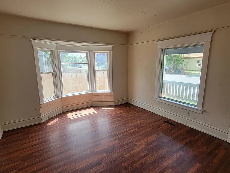2112 N Astor St — Photo 2