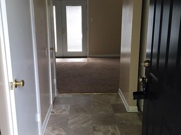 3rd image of 29 Douglas St