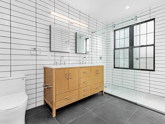 5th image of 589 Metropolitan Ave #2