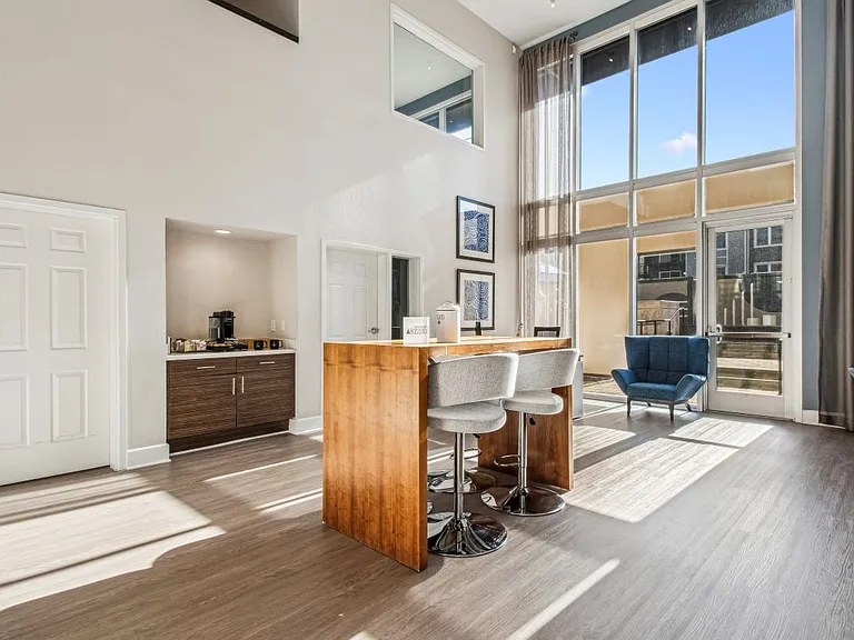 Bay House Emeryville — Photo 18
