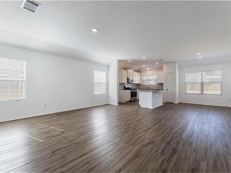 381 Jack Ryan St — Photo 3
