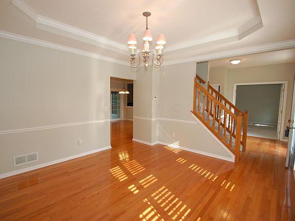 4th image of 7713 Kestrel Way W